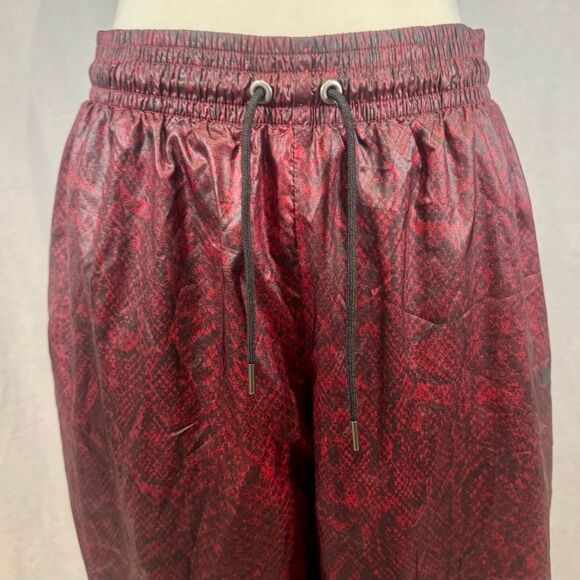 Nike red and black python print woven jogger pants size medium - Picture 10 of 14